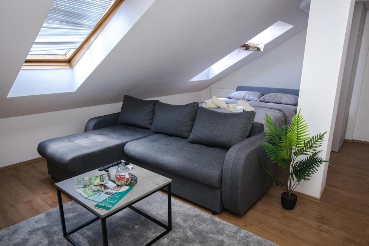 Apartment 21 *